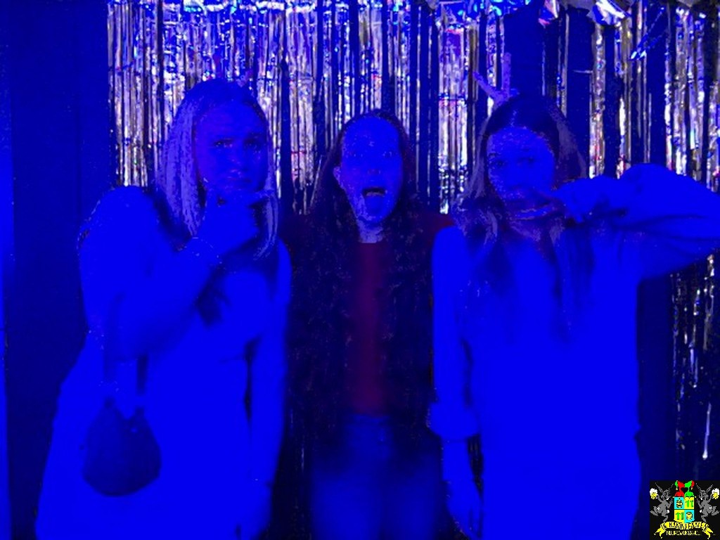 ../Images/Jeugd Opwarmbal Photobooth 056.jpg